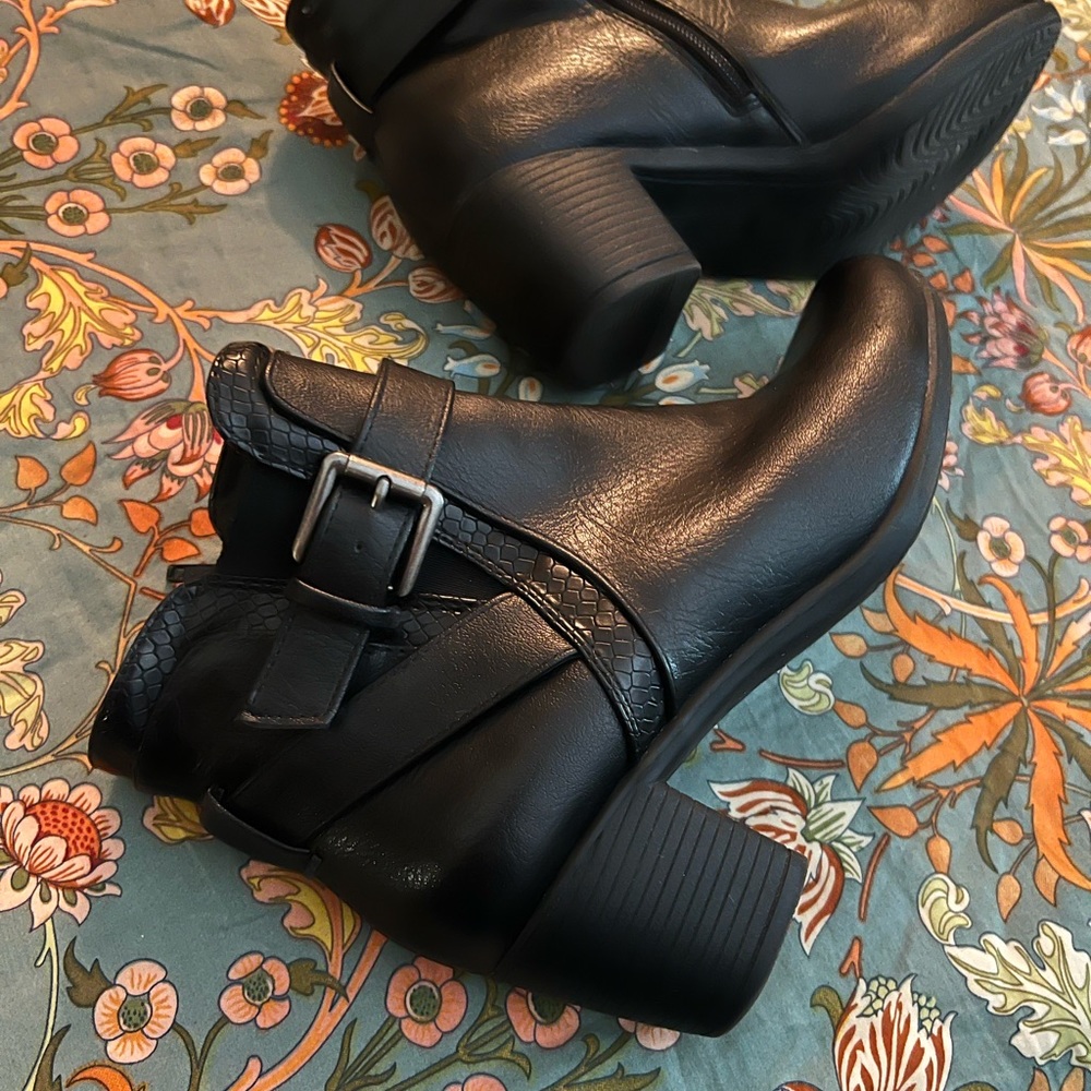 Ankle booties